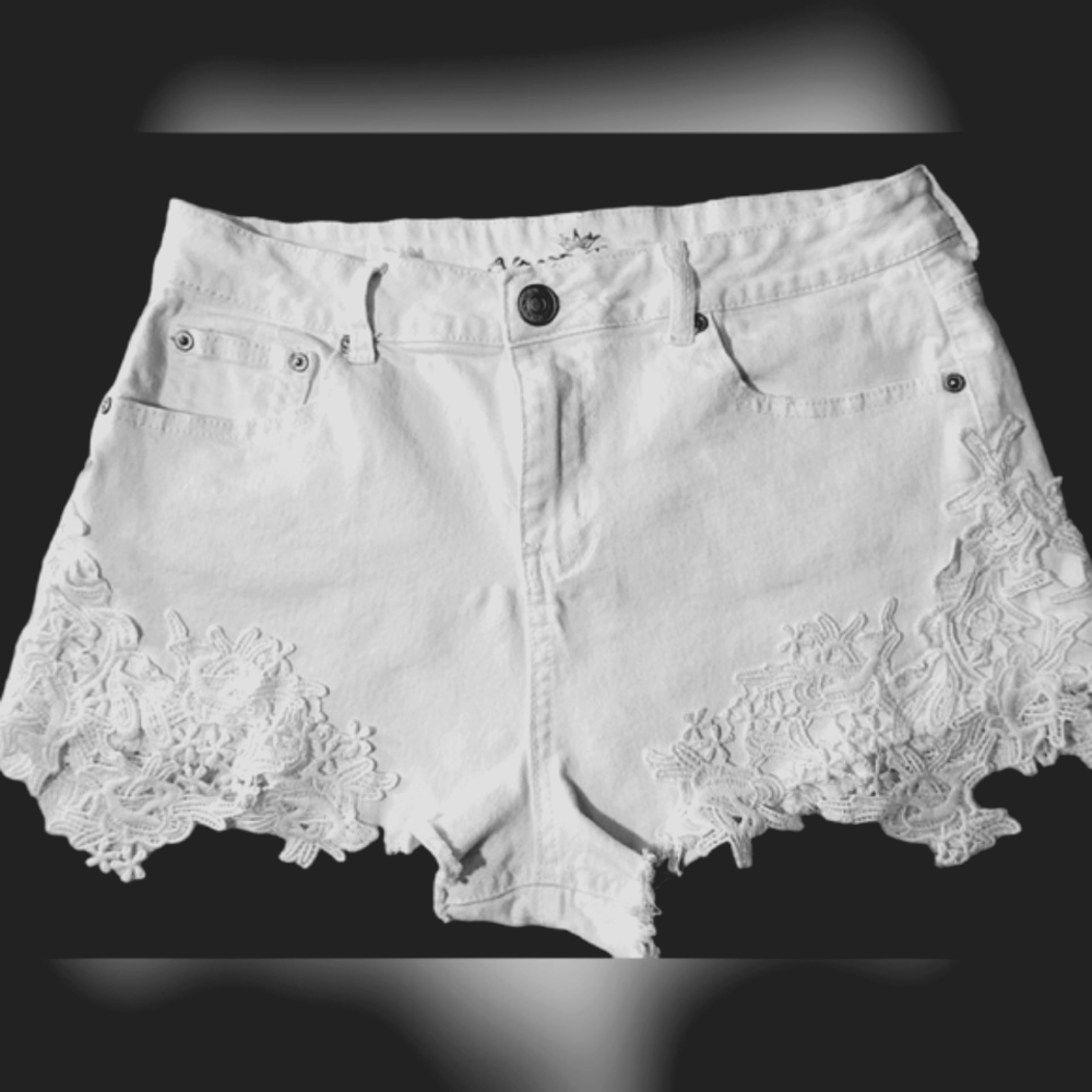 Almost Famous White Denim Shorts Lace Trim Size 11 Excellent